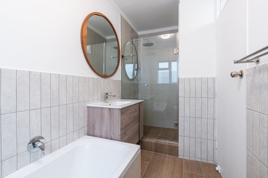 2 Bedroom Property for Sale in Sea Point Western Cape